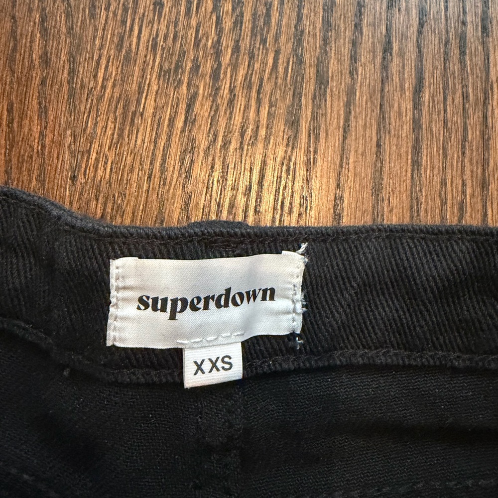 Superdown women’s shorts - Picture 2 of 3